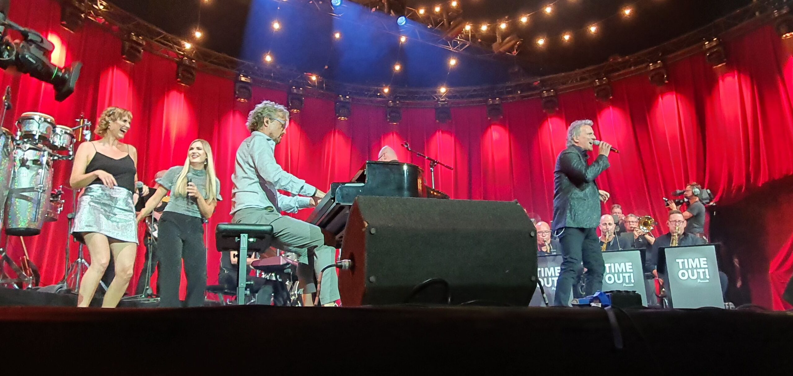 Time Out Coverband en bigband V24. Time Out Bigband